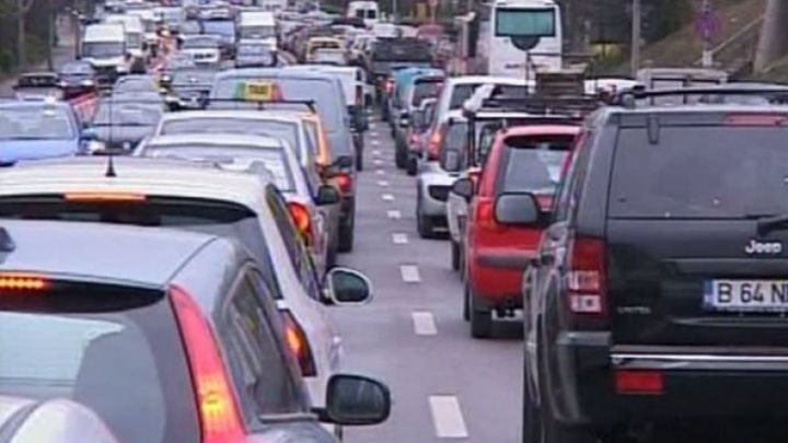 Trafic infernal pe DN1: Se circulă bară la bară la intrările în Comarnic şi Buşteni
