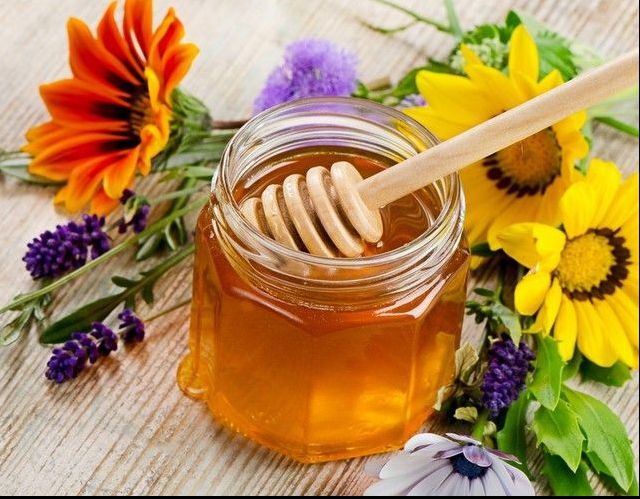 Cum îți dai seama dacă mierea cumpărată e naturală sau nu