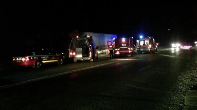 Accident mortal. Doi tineri de 21 de ani au murit, alţi trei, răniţi foarte grav. Impactul, cumplit