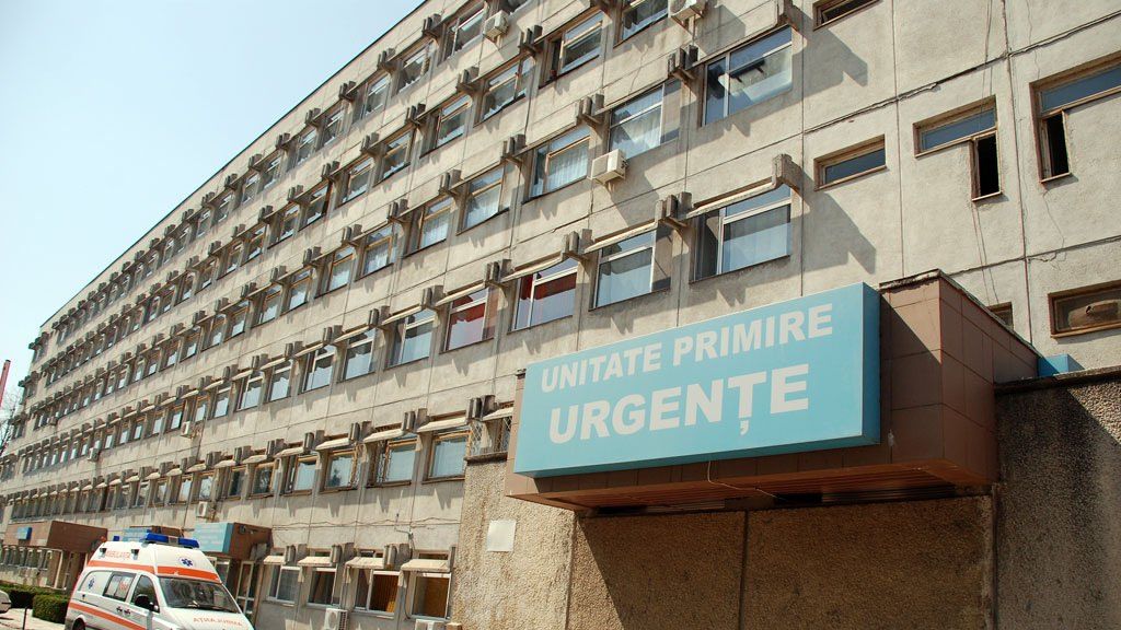 Bătăi în Vaslui, de Revelion. Un tânăr înjunghiat, un cioban lovit cu ciocanul în cap de alt cioban
