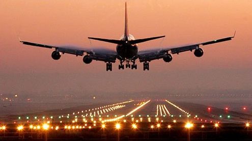 Aterizare de urgență pe aeroportul Otopeni. Un pasager, în stare gravă la spital