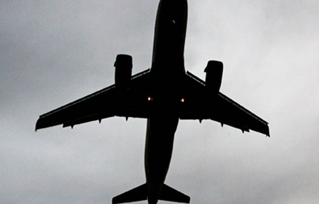 Avion ieşit de pe pistă, la Cluj. Sistemul de lumini de pe pistă NU funcţiona 