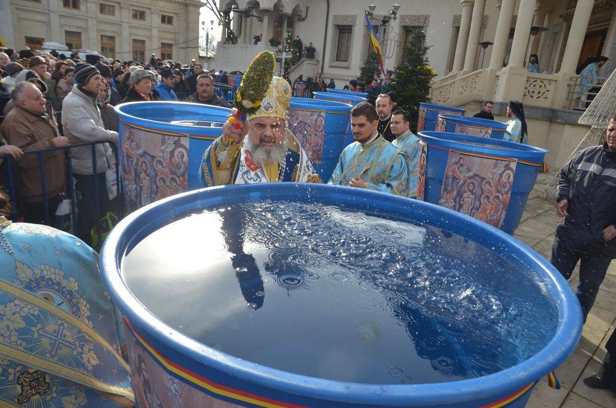 Cozi la Patriarhie, de Bobotează