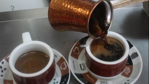 Cum se prepară adevărata cafea turcească la ibric. Secretul pe care puţină lume îl ştie