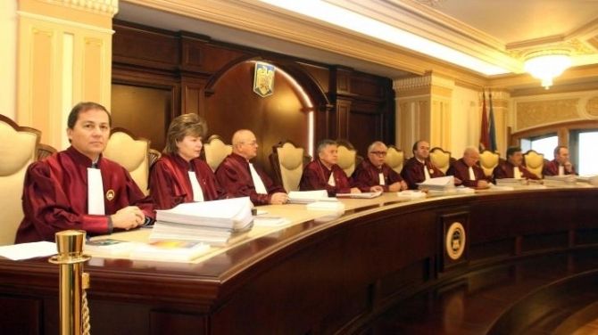 CCR: Renunţarea procurorului la urmărirea penală, dacă nu există interes public, neconstituţională