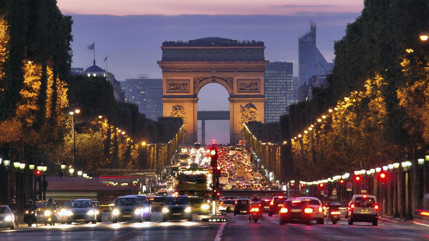 Măsură fără precedent luată la Paris. Champs Elysee, bulevard pietonal