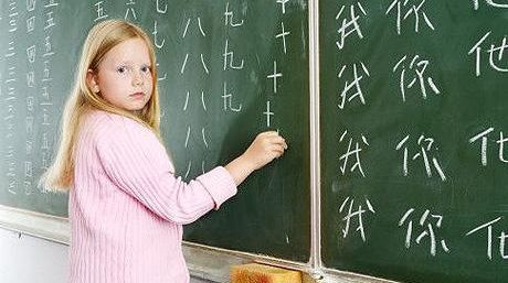 Într-o comună din Argeş, elevii învaţă chineza la şcoală. Cine a avut această idee?