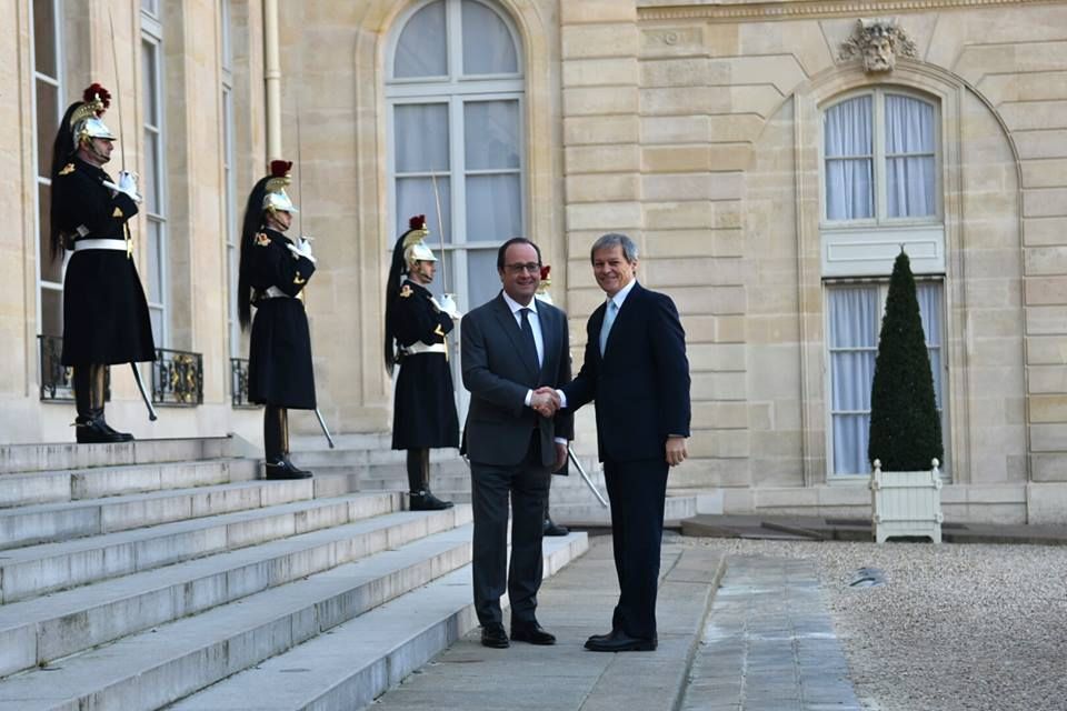 GALERIE FOTO. Dacian Cioloş, primit de preşedintele Franţei, Francois Hollande 