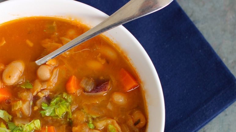 Reţete de post. Cea mai delicioasă ciorbă de fasole de post. Ingredientul secret care dă tot gustul
