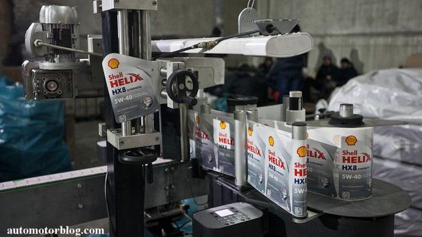 Scandal, la uşa Rusiei. Au fost contrafăcute uleiuri de motor ale unor cunoscute branduri în auto 