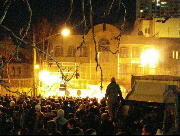 Ambasada Arabiei Saudite la Teheran, atacată cu cocktailuri Molotov