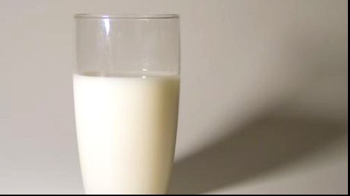 O cană din acest tip de lapte a scăpat-o de diabet. În ce constă tratamentul