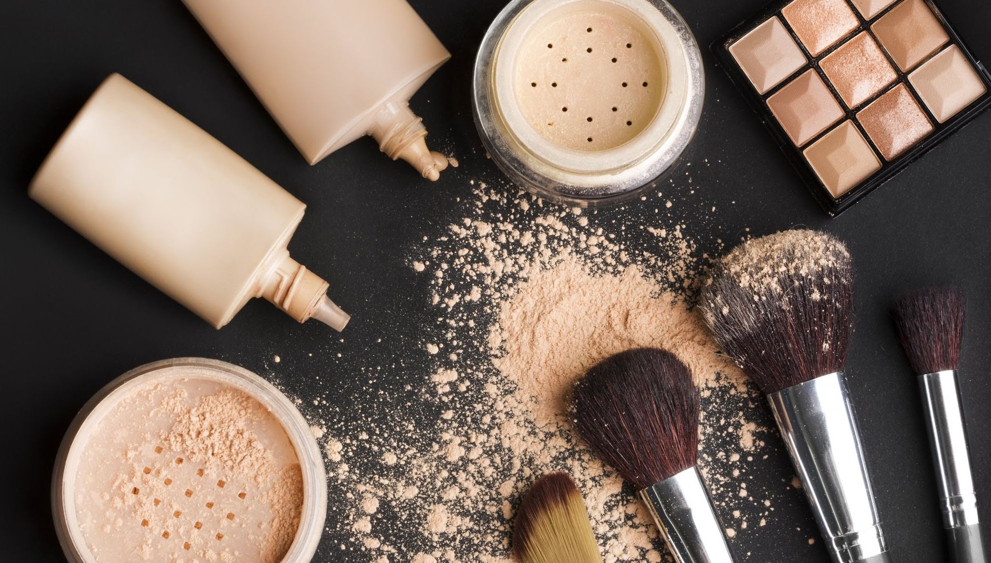 A găsit farduri în casa iubitului și a crezut că o înșală. Nu era așa. Când a aflat adevărul...