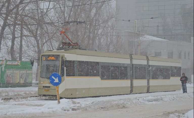 Tramvai deraiat în București din cauza gheţii depuse pe şine