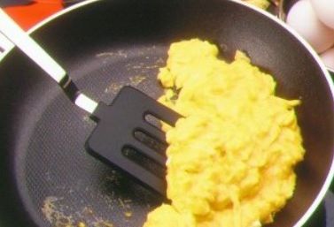 Cum să faci omleta perfectă. Cinci paşi pentru un rezultat garantat. Ingredientul care dă tot gustul