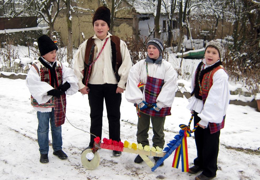 MESAJE ANUL NOU. Urări haioase și amuzante în loc de plugușor! La mulți ani, 2019!
