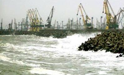Porturile Midia, Constanţa şi Mangalia, închise din cauza vântului puternic