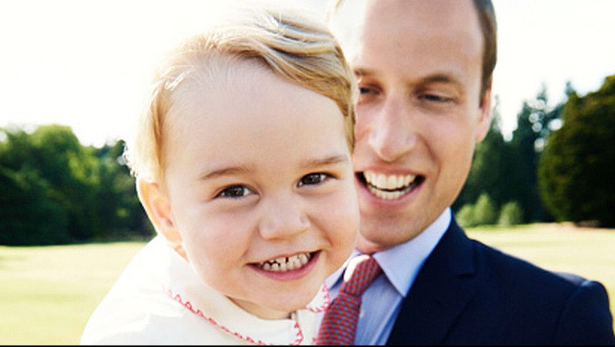 Noi poze cu adorabilul prinţ George, în prima zi de grădiniţă. Ce mare s-a făcut!