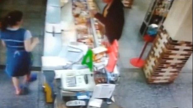 Moment uluitor. Ce s-a întâmplat cu o vânzătoare, în magazin. ”Are un înger păzitor”