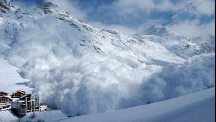 Avertizarea de risc mare de avalanșă în Munții Făgăraș, prelungită. Până când e valabilă