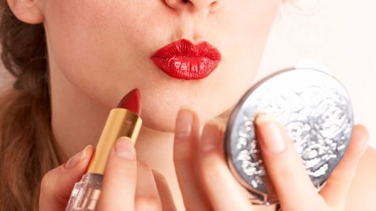 Ce spune culoarea rujului despre personalitatea ta: 10 nuanţe care te dau de gol