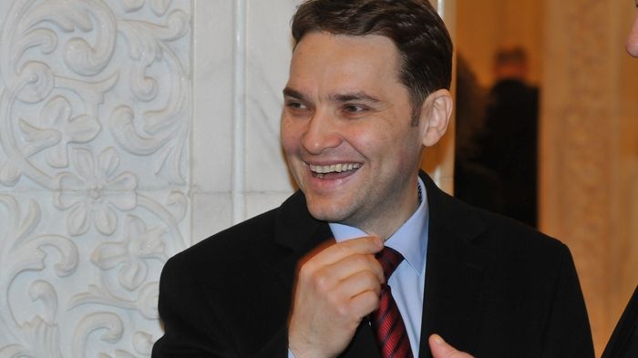 Sancțiuni la Direcția Permise după ce Dan Șova a fost ajutat să fenteze coada