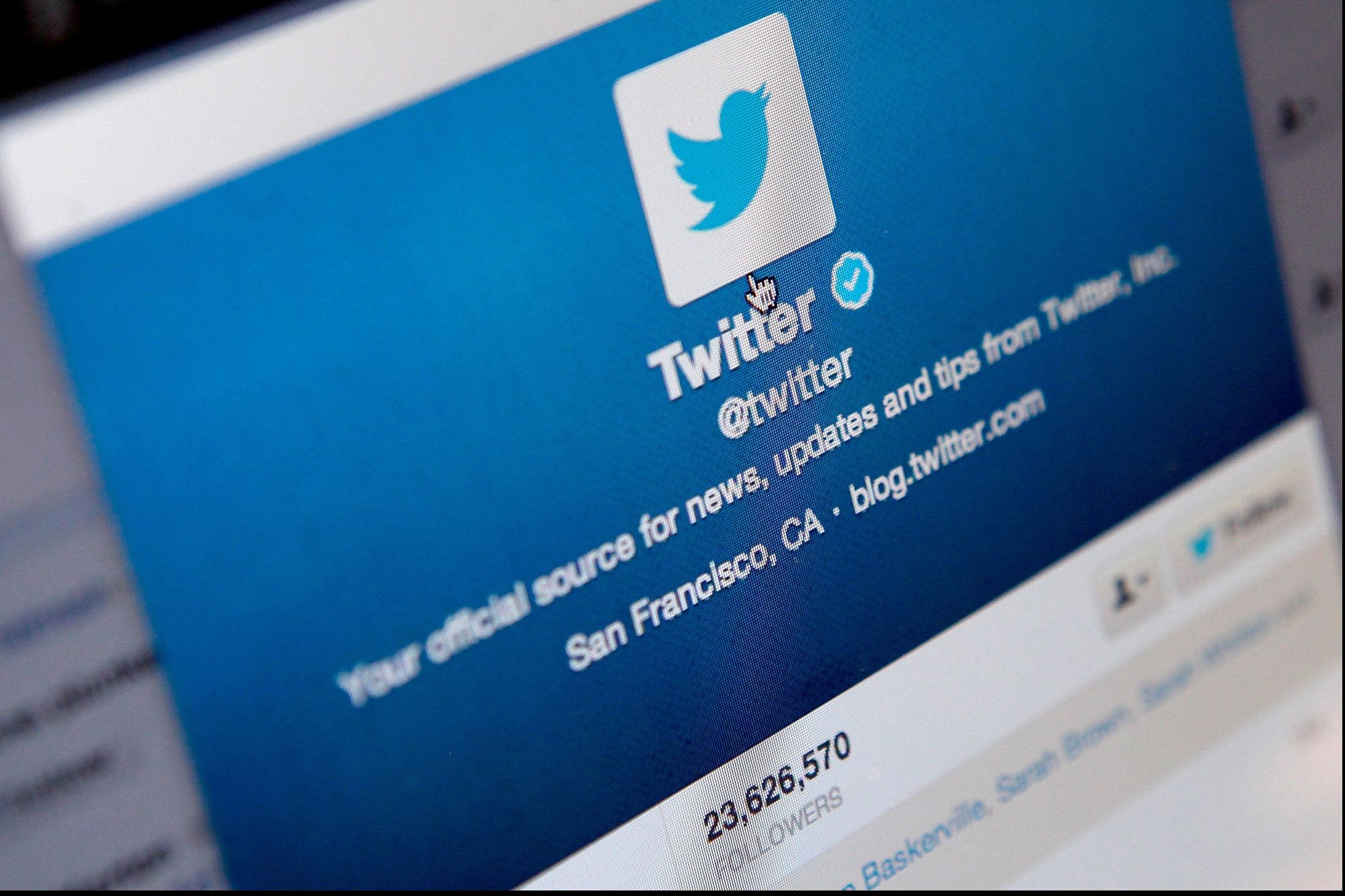 Bărbat arestat, după ce a povestit pe Twitter că i-a pus o întrebare, pe stradă,unei femei musulmane