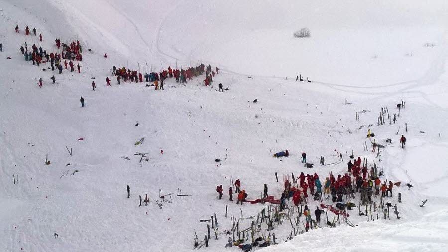 Avalanşă în Alpi. Grup de schiori din care făcea parte un român, suspecţi de provocarea avalanşei