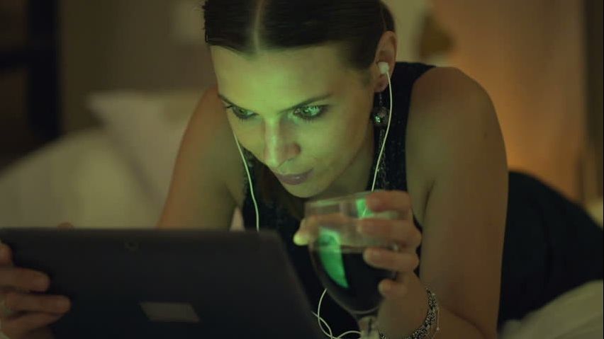 Ce a păţit o femeie care se uita la filme pentru adulţi şi în pauzele de la serviciu