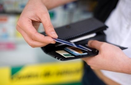 Fiscul, pe urmele celor care-şi transferă banii în conturi din străinătate