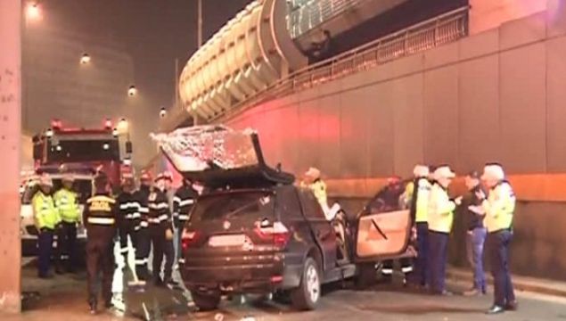Accident grav în Bucureşti. Doi tineri au ajuns la spital 
