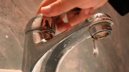 Locuitorii din Breaza, fără apă potabilă. "Sanepid a depistat o bacterie"