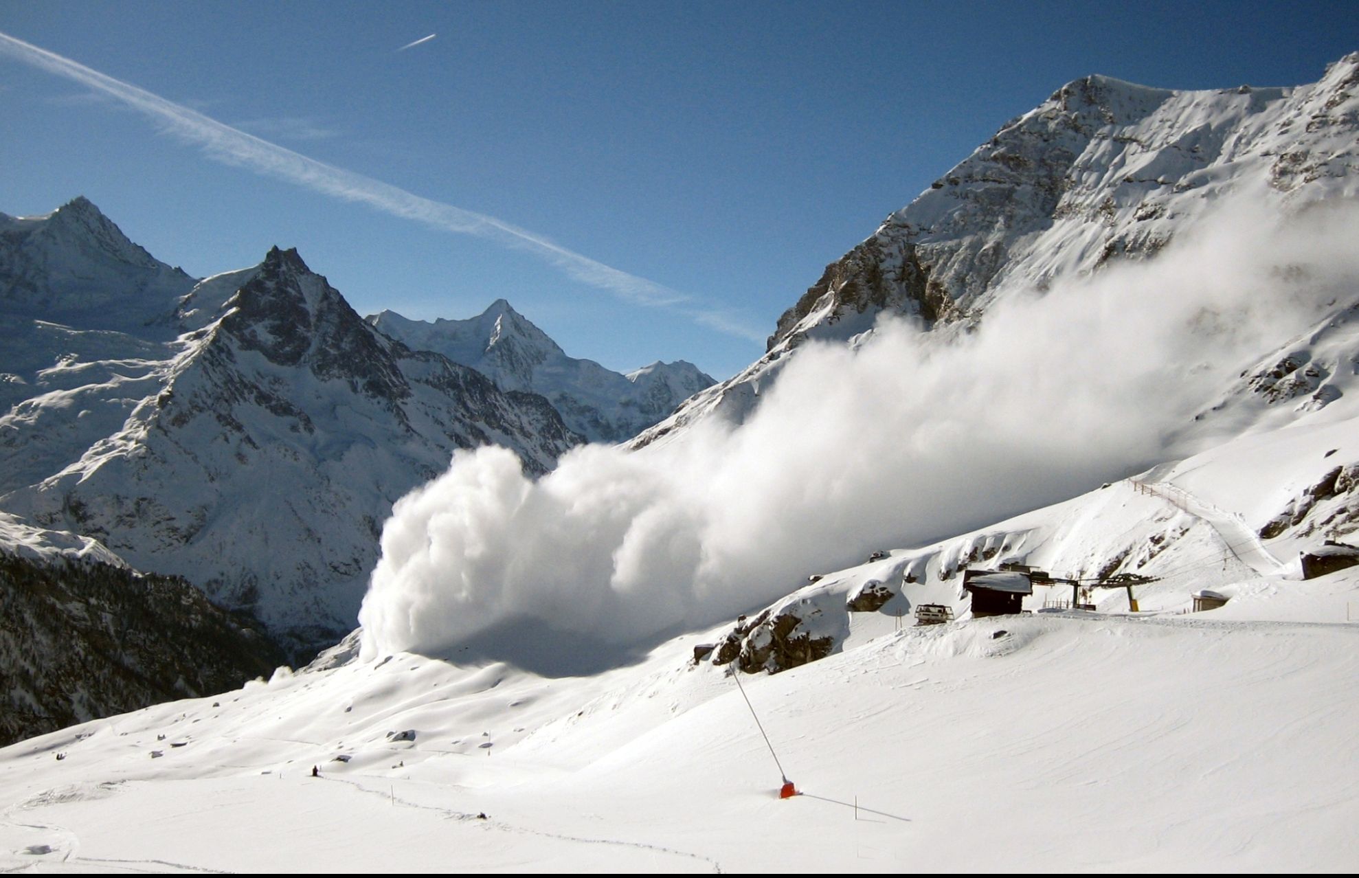 Avalanşă în Alpi. Un mort şi cinci persoane rănite