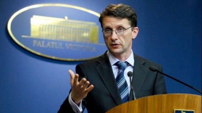 Cum motivează Guvernul demiterea prefecţilor
