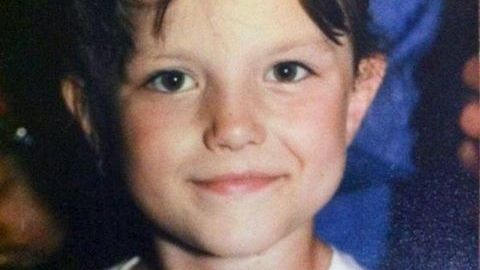 Aşa arăta în copilărie una dintre cele mai cunoscute cântăreţe din România. O recunoşti?