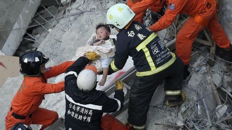 Au crezut că nu mai trăieşte nimeni. După 30 de ore s-a întâmplat miracolul la care nu au sperat