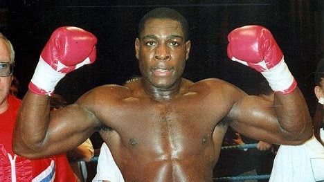 Şi-a anunţat revenirea în box, la 20 de ani de la înfrângerea cu Tyson 