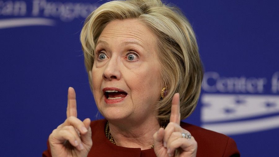 Hillary Clinton denunţă promisiunile rivalului său, Sanders, într-o dezbatere tensionată