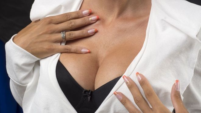 3 metode naturale prin care poți preveni lăsarea sânilor