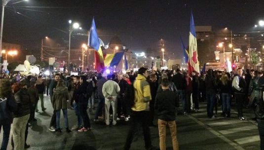 Contramanifestație la mitingul Antena 3, în Piața Universității: "Cerem să nu mai fim sfidați!" 