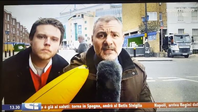Cum i se "întind" nervii unui reporter, în direct. Finalul a făcut întreaga lume să râdă