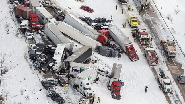 Accident cutremurător: peste 50 de maşini implicate, zeci de răniţi şi trei morţi