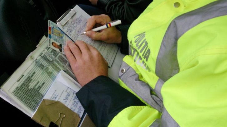 Un senator, lăsat fără permis de poliţişti!