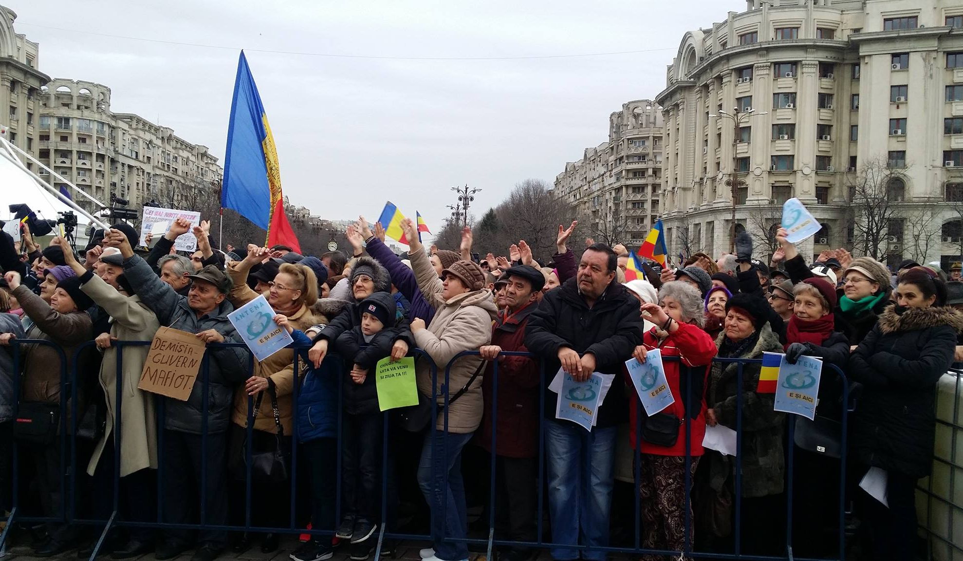 Miting în Piața Constituției pentru Antena 3. 5.000 de oameni au ieşti în stradă