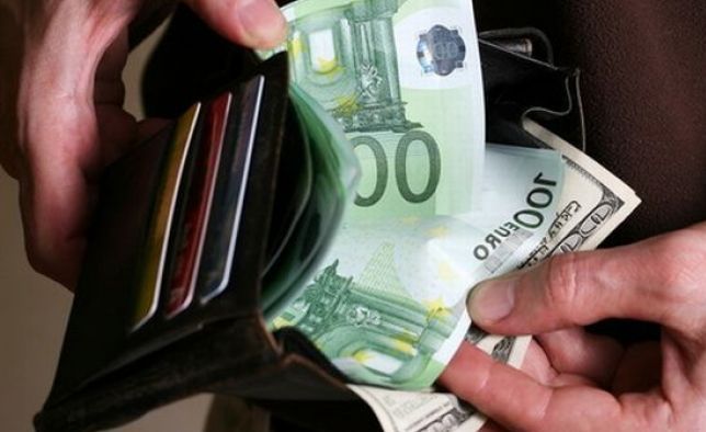 Creșterea economică, subminată de scumpiri și deficit bugetar 