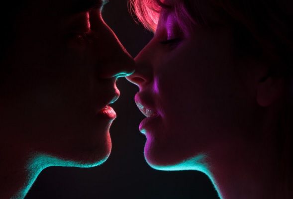 Top 5 zodii care sărută cel mai bine