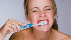 Remediul rapid care te scapă de piatra dentară. Se găseşte în orice casă
