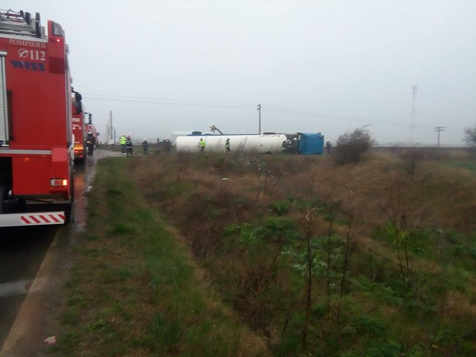 Coliziune între o autocisternă cu GPL și un tren. Circulația pe Centura Capitalei, blocată - FOTO