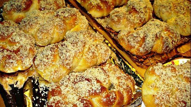 Reteţă MUCENICI. Cei mai buni mucenici cu miere şi nucă. Un deliciu