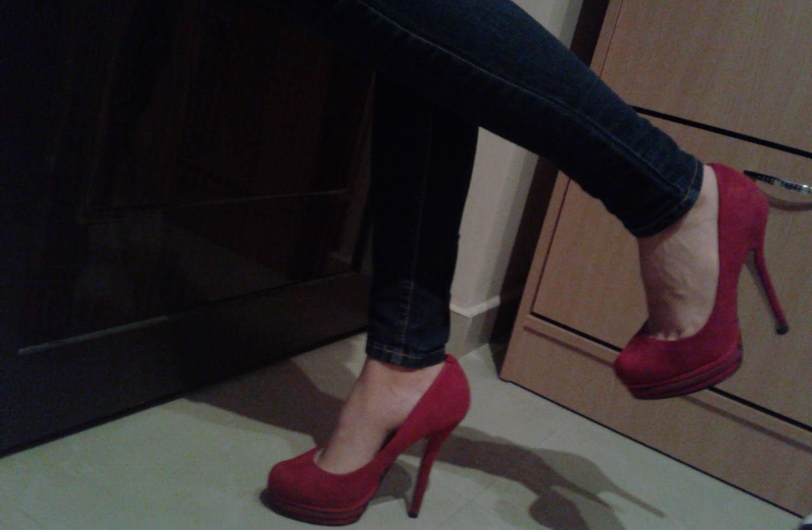 Ce se ascunde în talpa de la pantofi și cum te poate îmbolnăvi grav